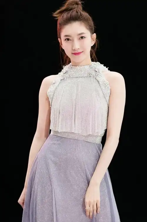 回顾江疏影曾有社交恐惧症与胡歌分手7年她活得更加自信