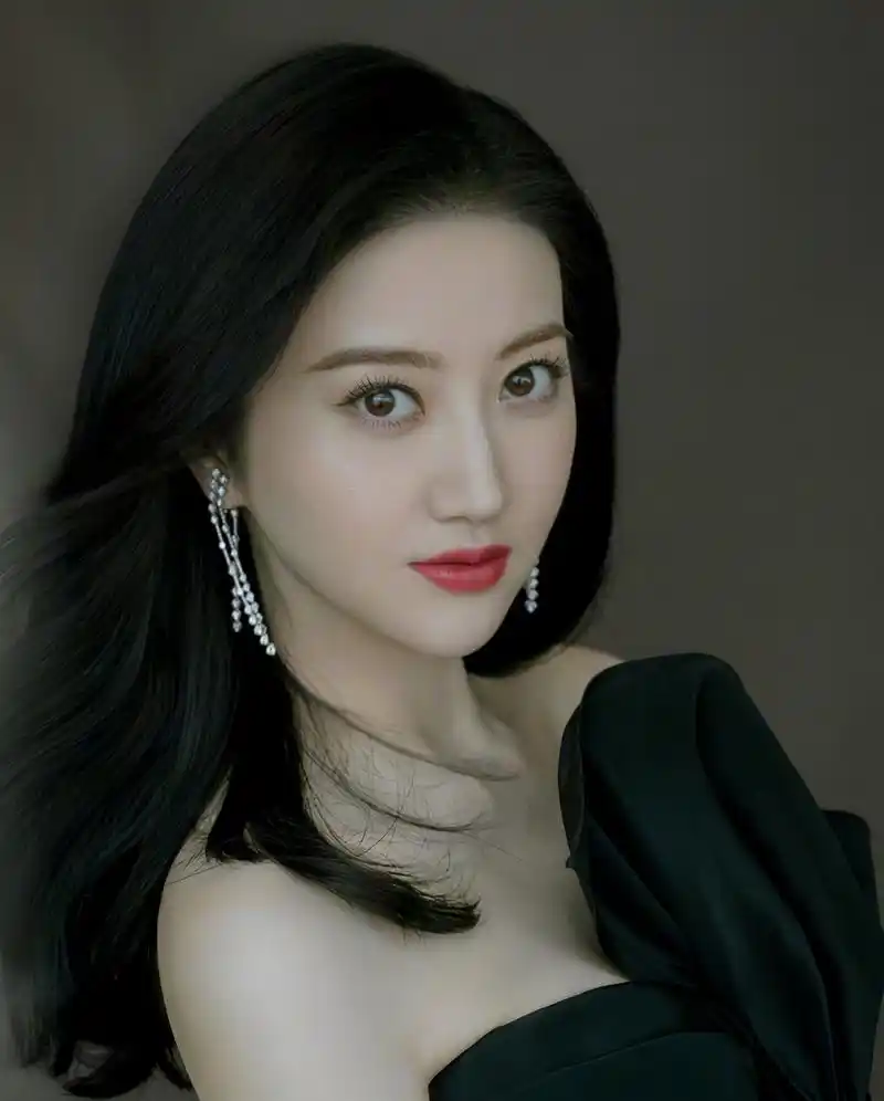 张继科景甜事件:为世人敲响警钟别让"私密照片"害人又害已!