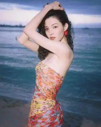 陆剧女神情人节官宣认爱!钟楚曦「健身房贴身大4岁男星」cp成真