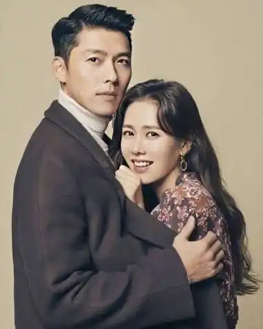 据韩媒报道,8月16日上午,玄彬,林允儿,柳海真等艺人在韩国首尔出席了