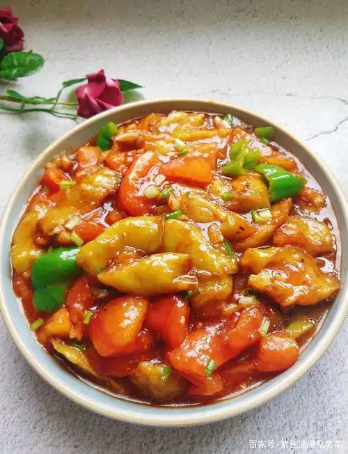步骤十:装盘,营养美味的番茄烧茄子做好啦!