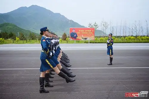 【图片欣赏】阅兵徒步方队:三军仪仗队方队首现女兵