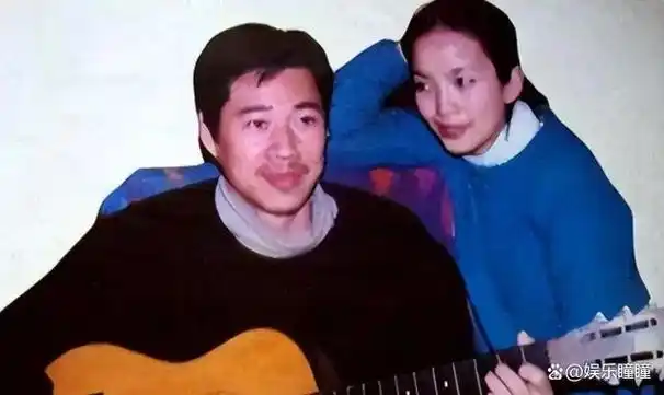 张博宇的亲生父亲在整个婚礼过程中从未现身,导致张博宇面露