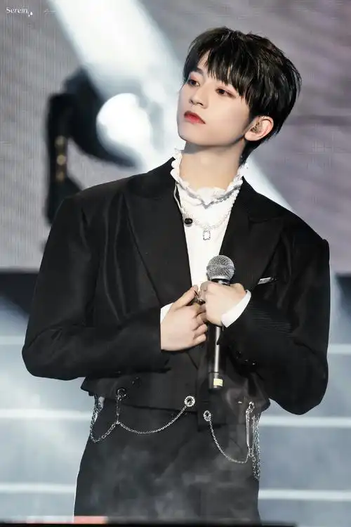 再见浩瀚娱乐练习生刘冠佑,你好ixform全能忙内刘冠佑95