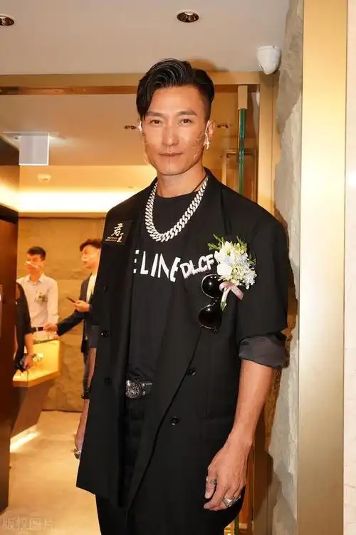 吴卓羲是一个帅气的演员