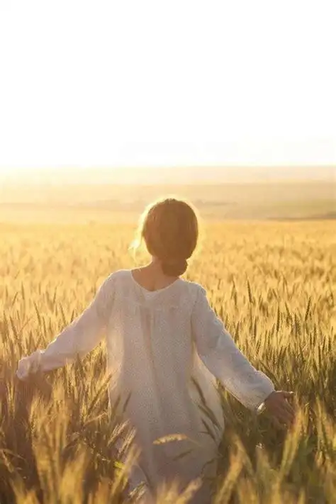 人物背影图片大全唯美带字