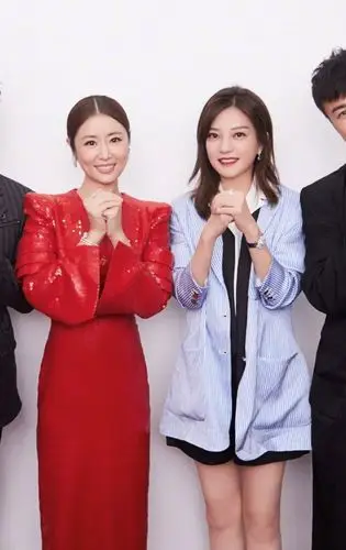 赵薇林心如同框,一个年轻自然一个脸僵老态,同样43状态差太多