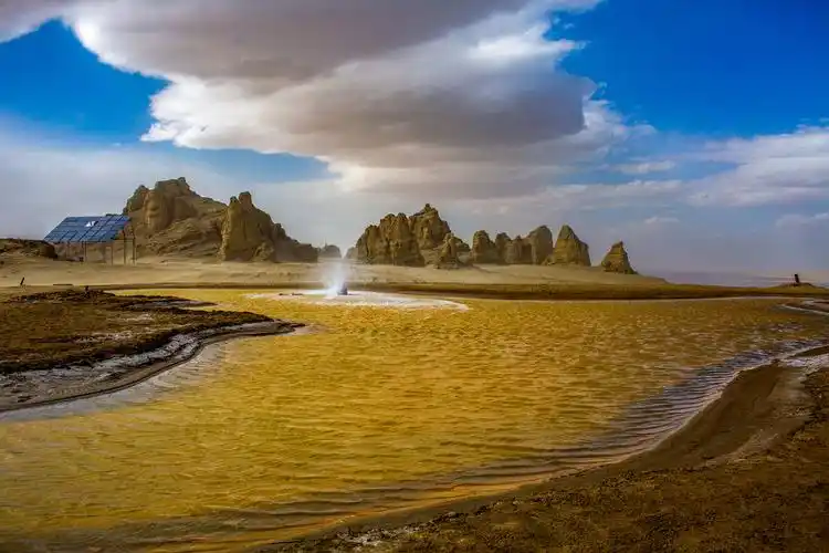 俄博梁最美的小众景点硫磺湖