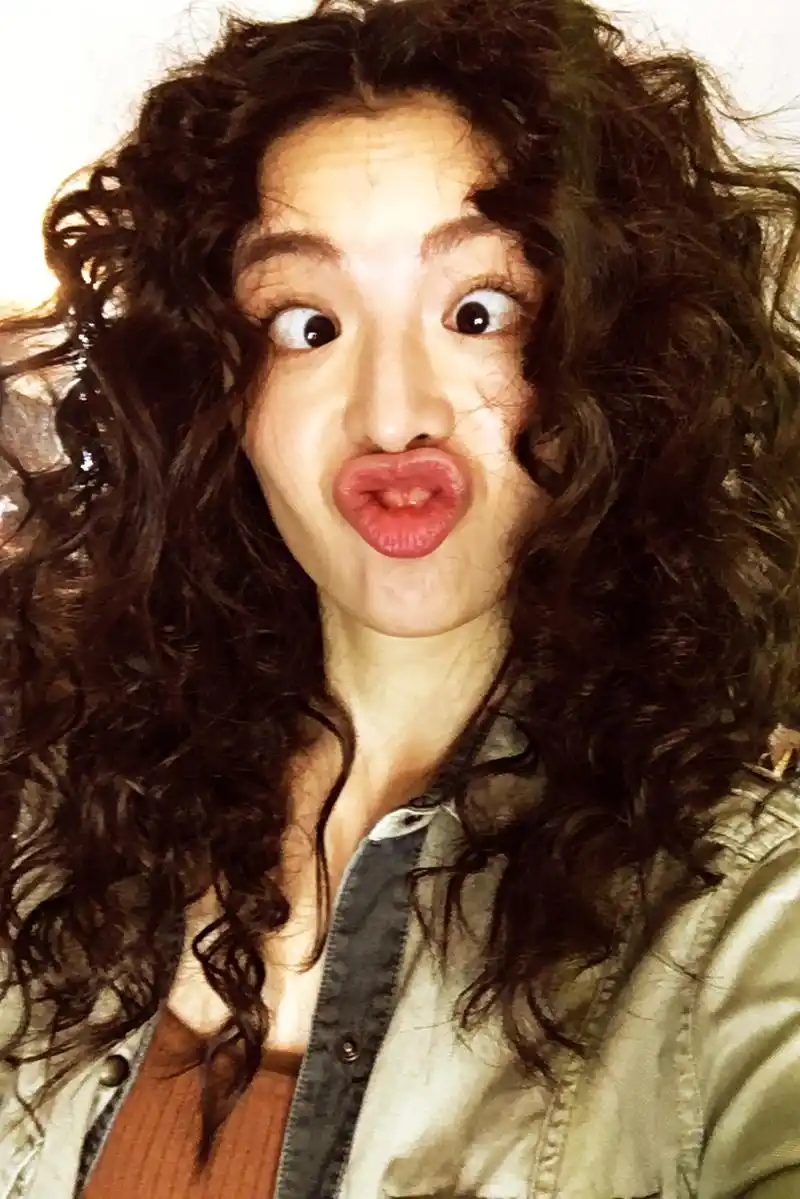 可能也是因为拍摄角度的问题吧,所以钟楚曦看起来就是微胖的,而且表情