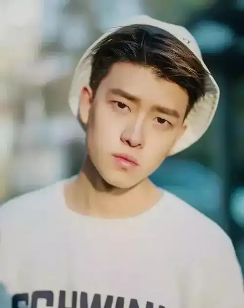 二十几岁青年男士留这些发型, 帅了一脸!