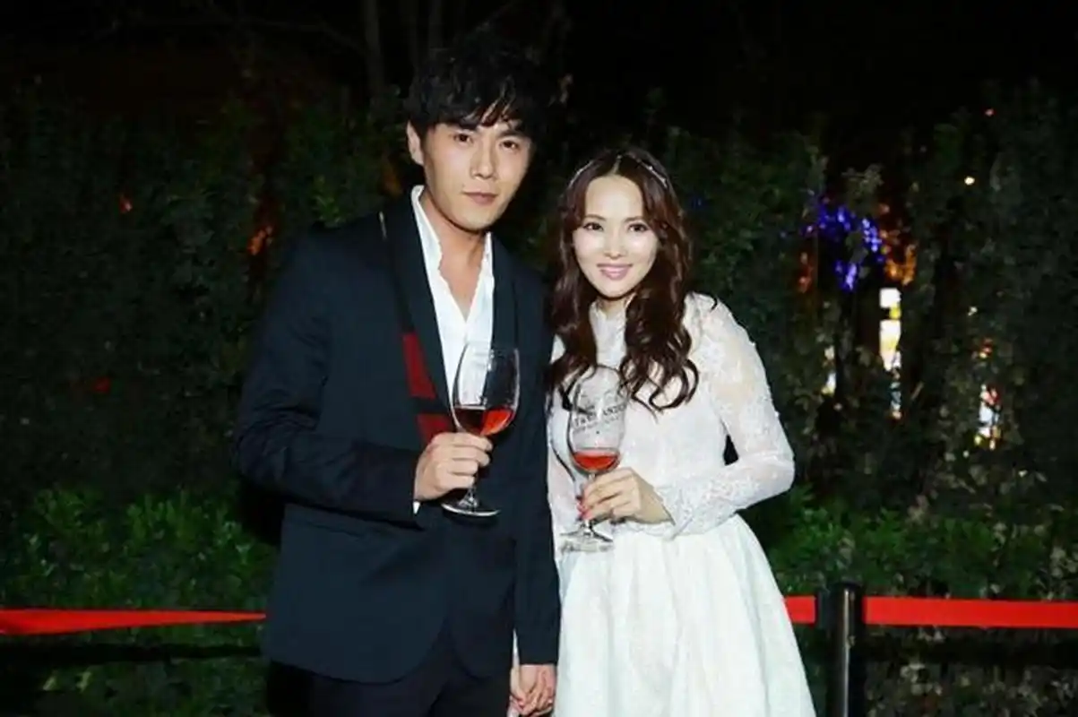 星娱资讯速递# #庾澄庆伊能静be美学# 庾澄庆和伊能静有种小说战