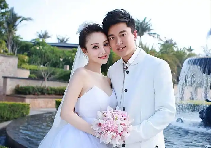 分手三年,李小璐与前夫贾乃亮同上热搜,别再心疼他们了