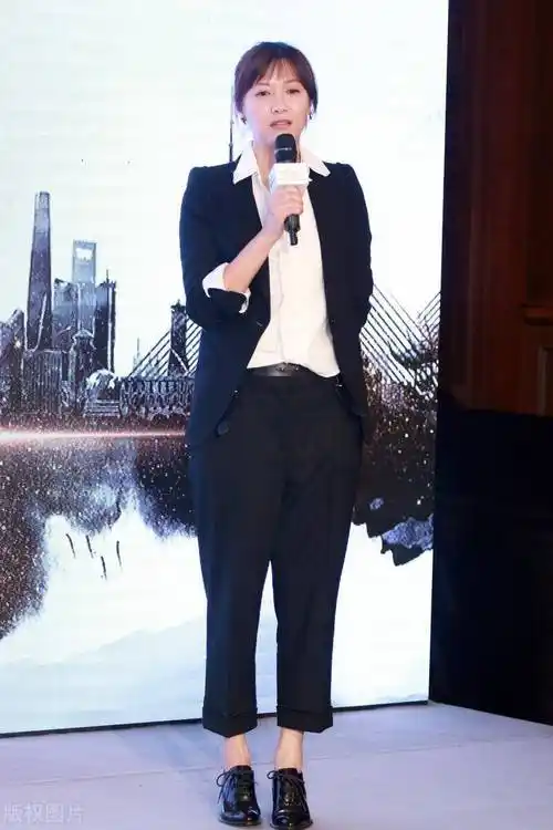 徐静蕾,魅力尤物,她真的很有韵味_身材_人们_什么