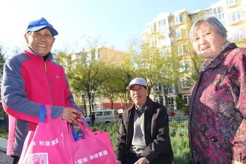 悦安居社区新时代文明实践站开展"心悦安居邻里情 互帮互助情意浓"