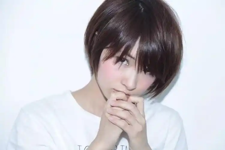 日系层次感女短发_发型图片