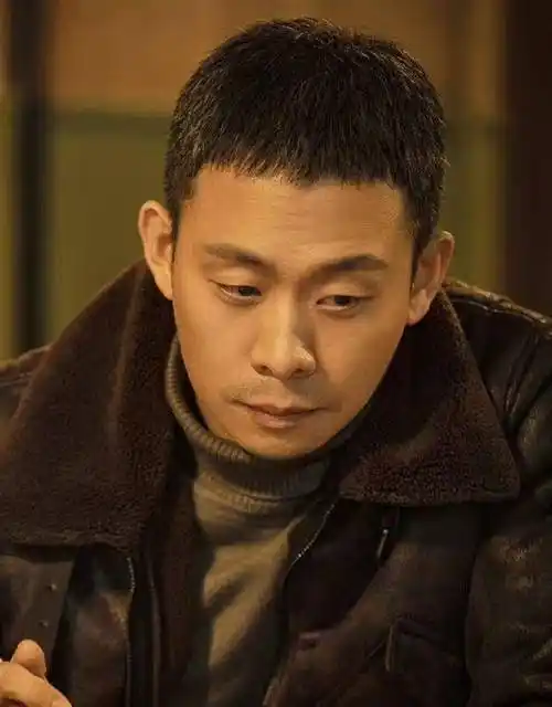 看了45岁张译的穿搭,我发现:中年男人"反油腻"比扮嫩更显气质_造型