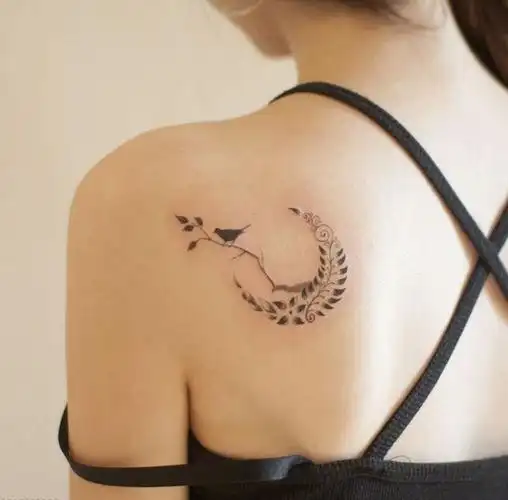 女生后背纹身图案大全图片