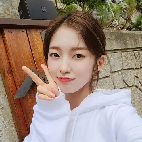 想要比耶的可爱女孩子头像