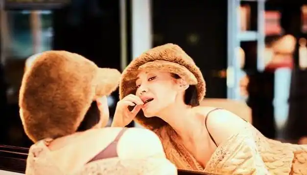 55岁的她风韵犹存,老少通吃,至今未婚的许晴,真是越老越有感觉|张翰