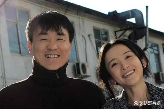 何冰从跑龙套到挑大梁花了三十年妻子陪他摆脱中年焦虑