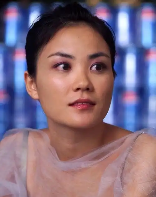 53 岁王菲蕞蕞美,脸上皮肤白净无皱纹,早用早好_身体_保养_青春