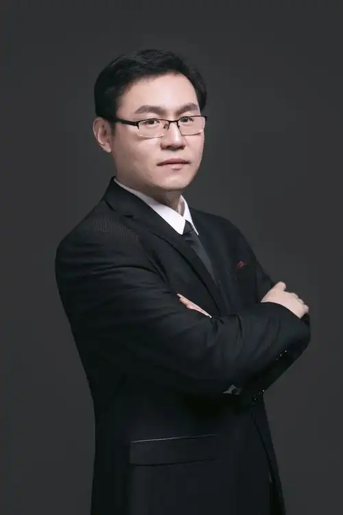 人民广播电台,义马电视台播音员,2007年毕业于山东艺术学院播音与主持