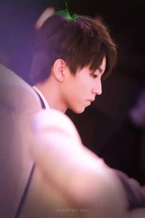 晚安,小凯  @tfboys-王俊凯  cr.logo