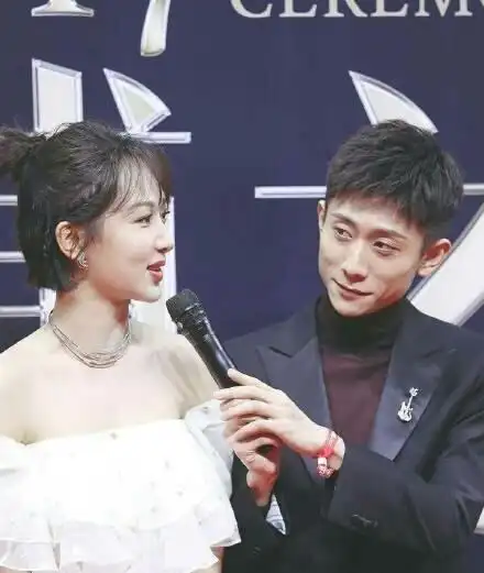 盘点杨紫张一山的合照,你发现这个变化了吗?