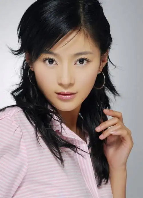 演员王媛可:倒追丈夫5年,婚后生双胞胎儿子,取名"一模一样"