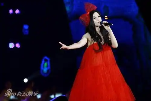 图文:海南跨年盛典-范冰冰演唱