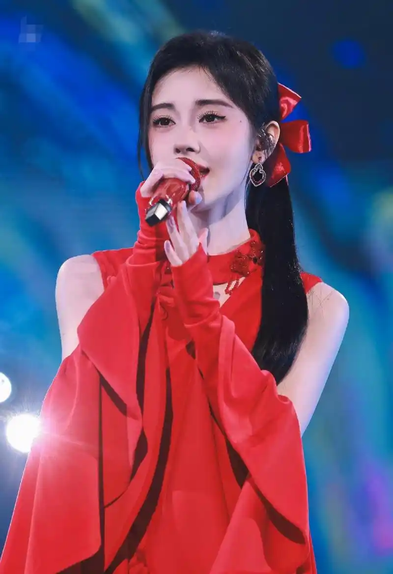 鞠婧祎穿红裙好美,温婉灵动,美艳绝伦!