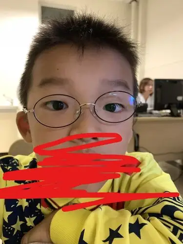 被不正之风坑害了的那些近视的眼睛们图