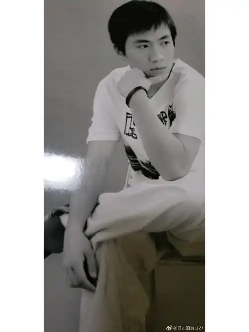 朱一龙高中照片有