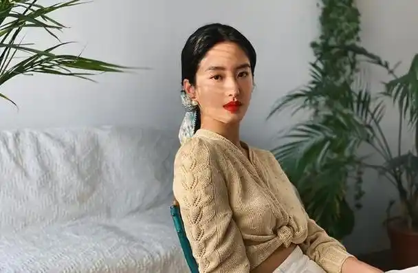 杨采钰撬走刘亦菲背后的男人嫁大30岁金主她究竟图啥