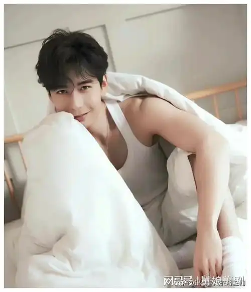 看看男演员们的腹肌一个比一个帅!