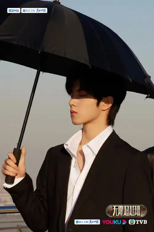 刘耀文无间道天台大片帅气版##刘耀文撑伞