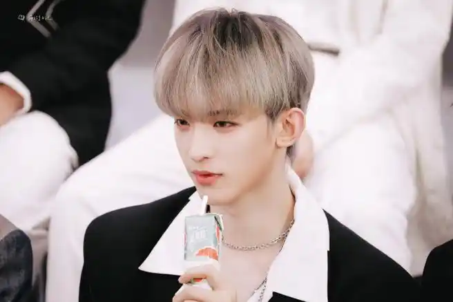 常华森银发造型