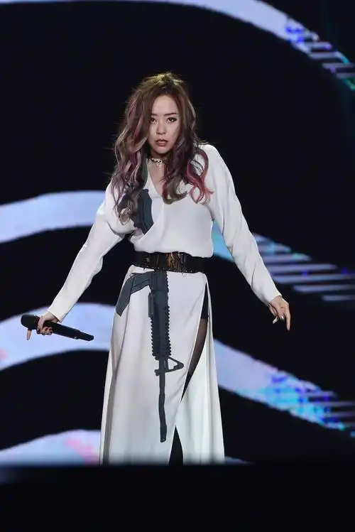 张靓颖浙江卫视跨年演唱会现场图片