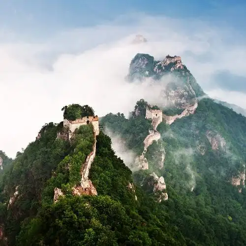 箭扣长城是明代万里长城最著名的险段之一,是近年来各种长城画册中