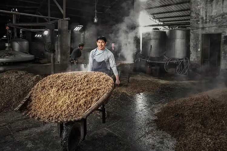 《土法酿酒》组图