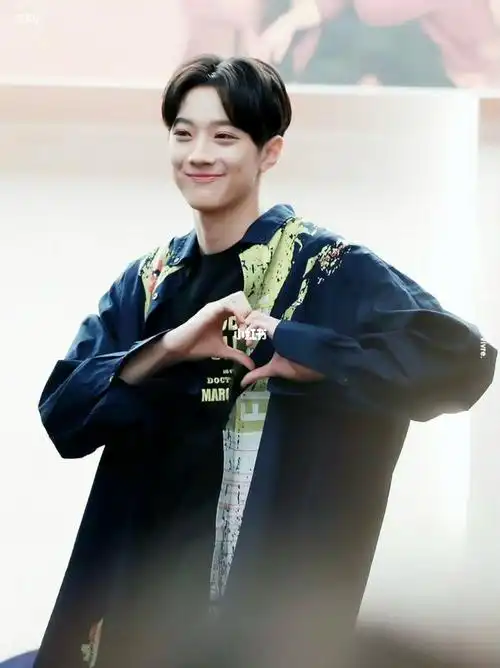 赖冠霖卡点比心视频