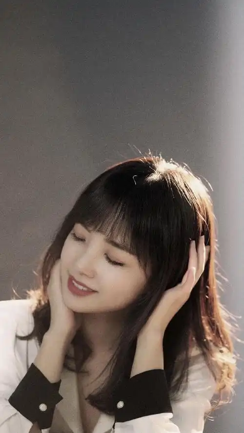 央视主持人王冰冰