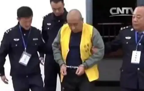 白银杀人案嫌犯全部认罪向受害者家属三鞠躬致歉