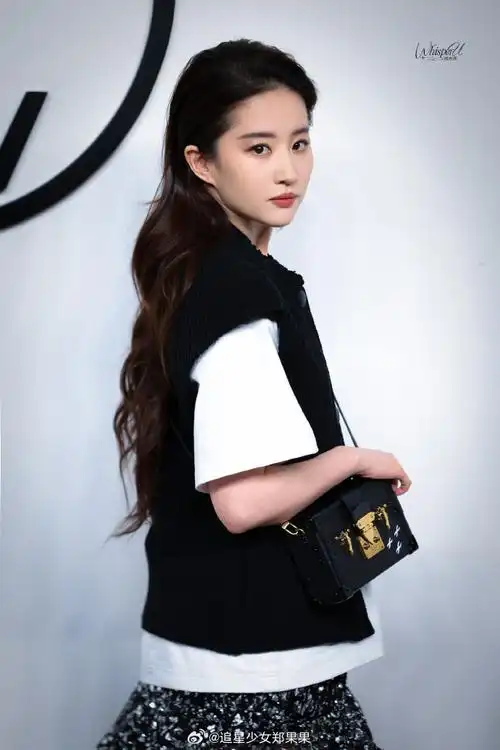 刘亦菲出图#刘亦菲活动出图来啦,不得不说刘亦菲的时尚表现力真岛好