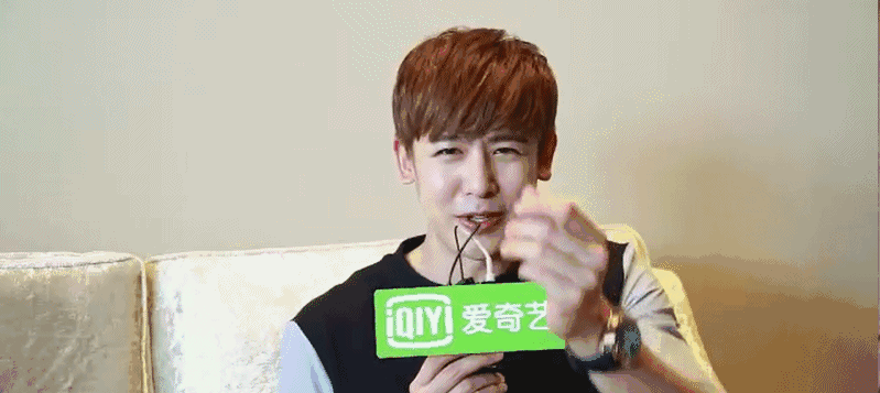 尼坤如何保持永不消失的少年感尼坤表情包开仓啦内有获得尼坤签名照的