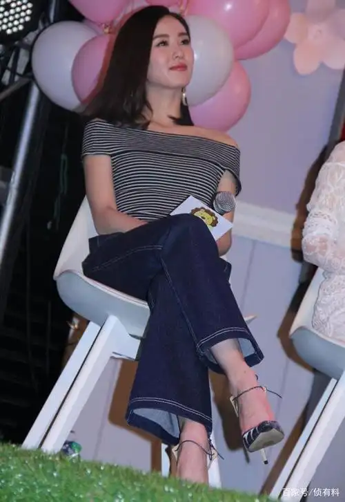 刘诗诗活动现场近距离抓拍高清无修复生图,美美的.