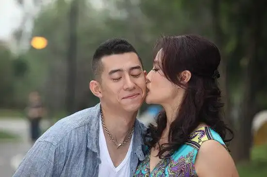 《小男人遇上大女人》取材热门网络小说受关注