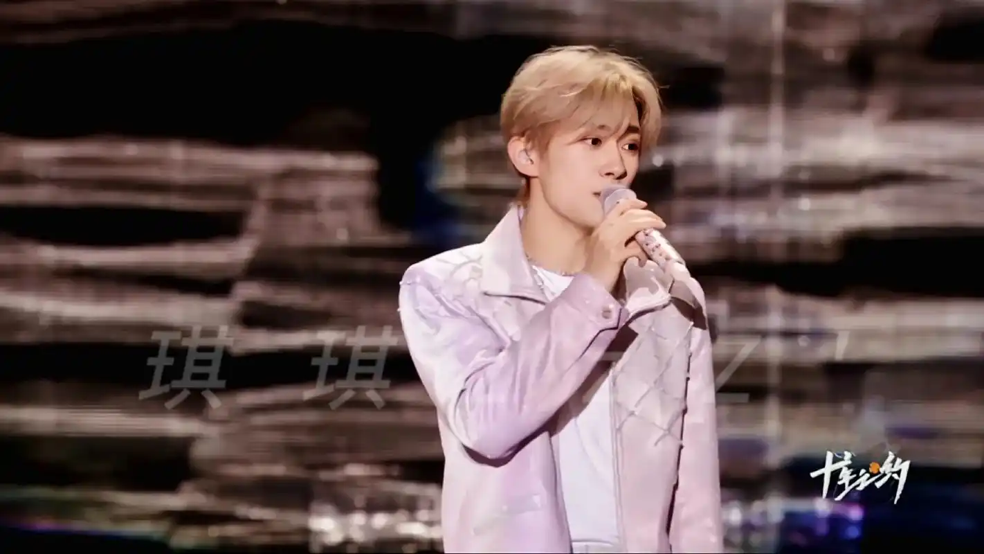 tfboys—易烊千玺 十周年演唱会壁纸."大艺术家也会制造 - 抖音