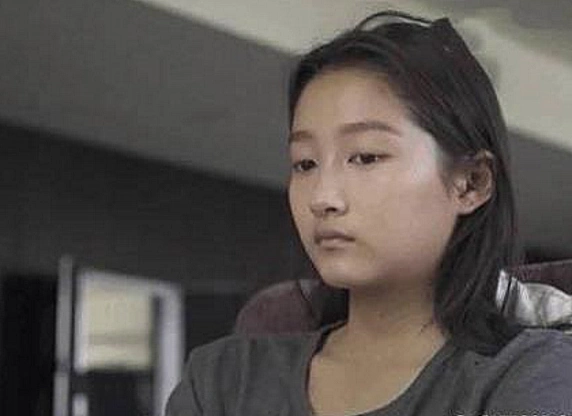 关晓彤素颜照流出颜值崩塌引围观网友鹿晗见过吗失望吗