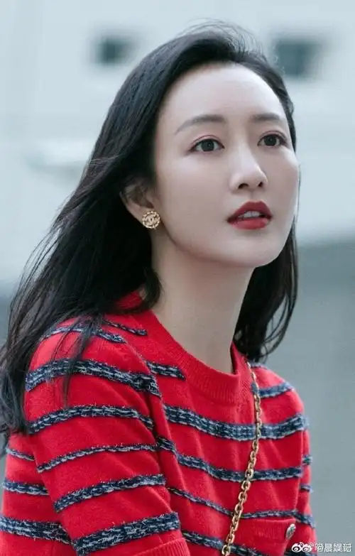 王鸥白皙直腿照片气质甜美勾人